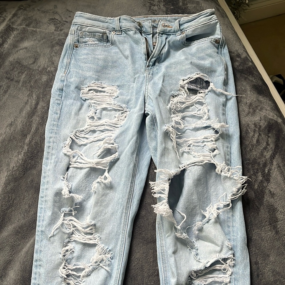 American eagle ripped jeans size 4